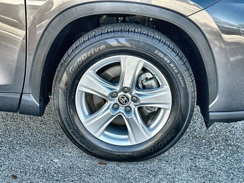 Used 2022 Toyota Highlander L image 14