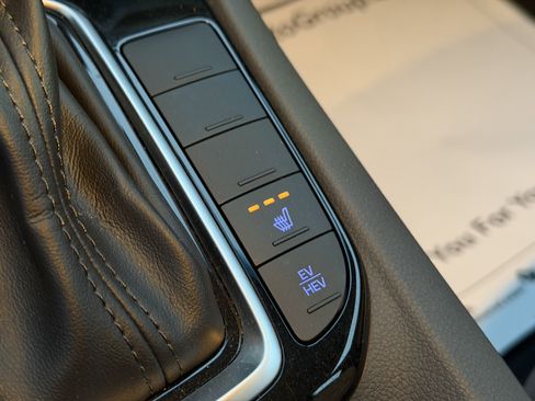 Used 2022 Hyundai Ioniq SEL image 3