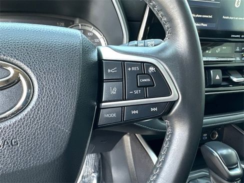 Certified 2022 Toyota Highlander XLE image 26