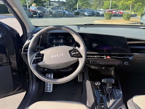 Certified 2023 Kia Niro SX Touring FWD image 4