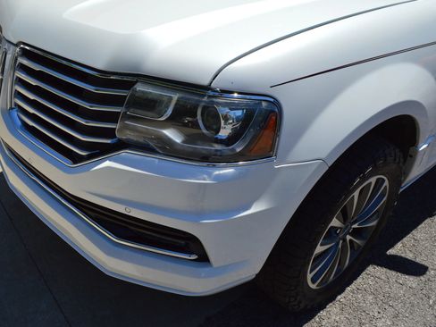 Used 2015 Lincoln Navigator 4WD image 3