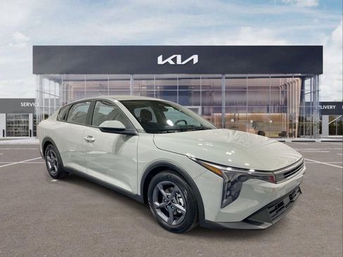 New 2026 Kia K4 LXS image 2