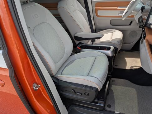 Used 2025 Volkswagen ID. Buzz 1st Edition RWD image 23