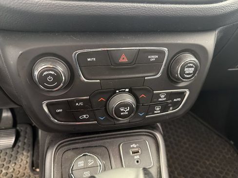 Certified 2020 Jeep Compass Trailhawk w/ Cold Weather Group AWD/4WD image 19
