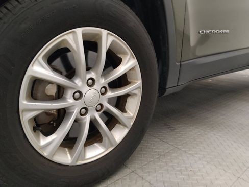 Used 2019 Jeep Cherokee Latitude w/ Popular Appearance Group AWD/4WD image 31