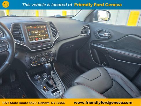 Used 2019 Jeep Cherokee Trailhawk w/ Cold Weather Group AWD/4WD image 16
