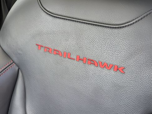 Used 2019 Jeep Renegade Trailhawk AWD/4WD image 28
