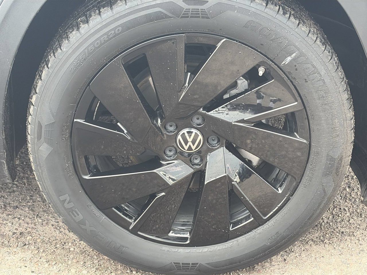 Used 2024 Volkswagen Atlas Cross Sport SE FWD image 9
