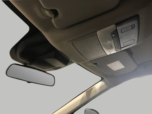 Used 2025 Nissan Rogue SV image 17