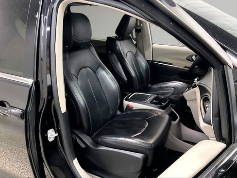 Used 2022 Chrysler Pacifica Touring-L image 30