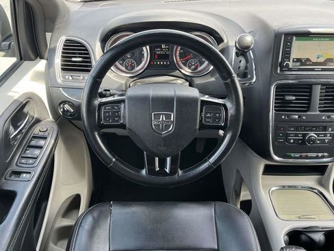 Used 2017 Dodge Grand Caravan SXT w/ Driver Convenience Group FWD image 16