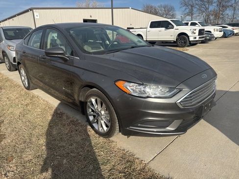 Used 2017 Ford Fusion S image 4