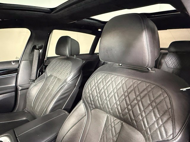 Used 2018 BMW 750i RWD image 14