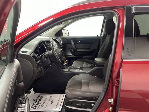 Used 2017 Chevrolet Traverse LT w/ Style and Technology Package FWD image 8