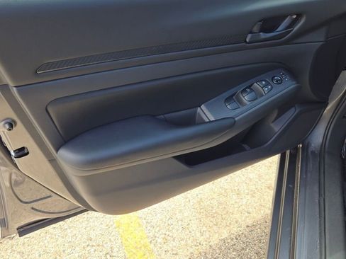 Used 2025 Nissan Altima 2.5 S FWD image 16