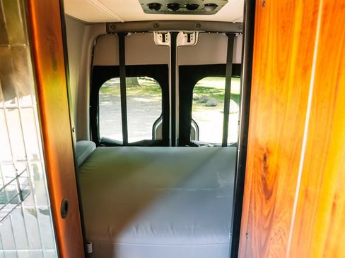 Used 2018 Mercedes-Benz Sprinter 2500 image 17