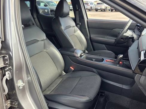 Used 2025 Nissan Kicks SR w/ Illumination Package FWD image 17