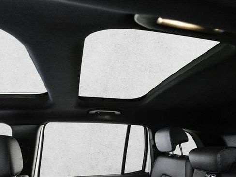 Used 2023 Mercedes-Benz EQB 300 EQB 300 w/ Pinnacle Package image 21