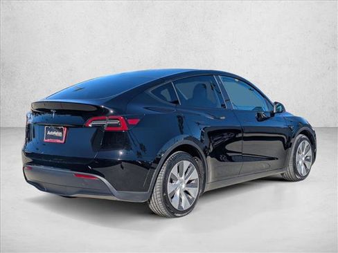 Used 2023 Tesla Model Y Long Range image 5