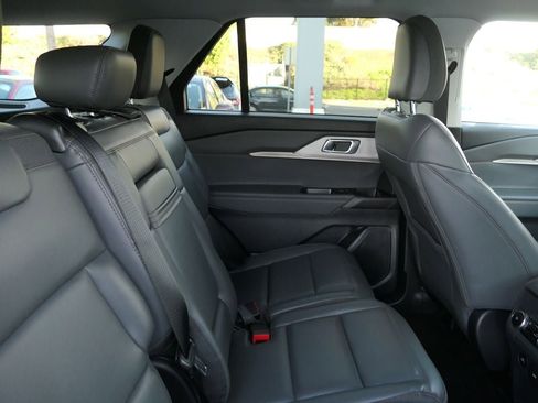 Used 2025 Ford Explorer Active w/ Active Comfort Package image 25