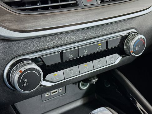 Used 2024 Nissan Altima 2.5 SV image 23