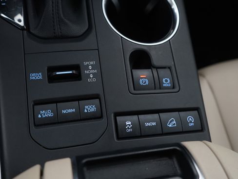 Used 2021 Toyota Highlander XLE image 27