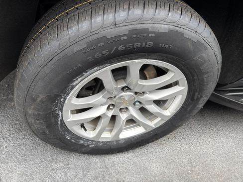Used 2022 Chevrolet Suburban LS RWD image 11