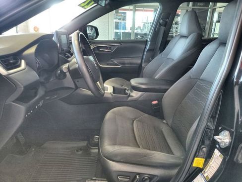 Used 2022 Toyota RAV4 SE image 12