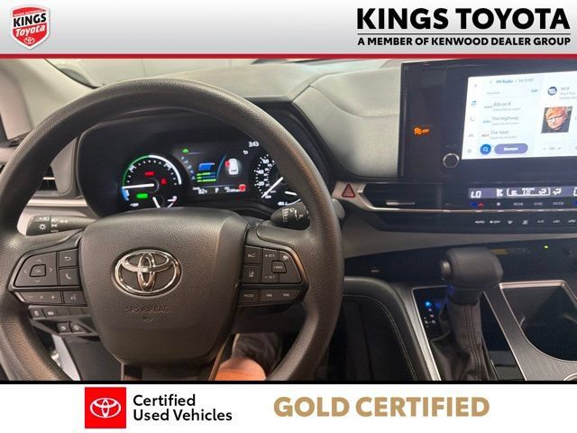 Used 2025 Toyota Sienna LE AWD/4WD image 20