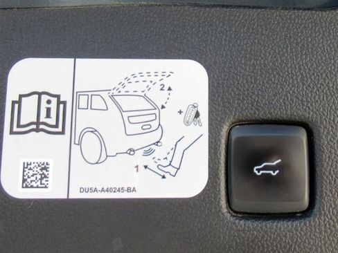 Used 2020 Ford Escape SEL image 11