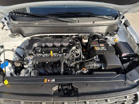 Certified 2025 Hyundai Venue SE image 38