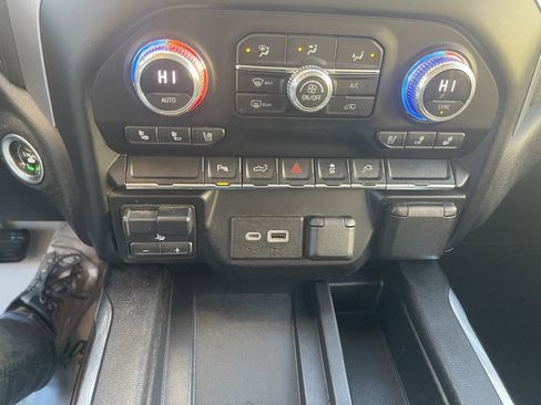 Used 2021 GMC Sierra 2500 SLT w/ SLT Premium Package image 27