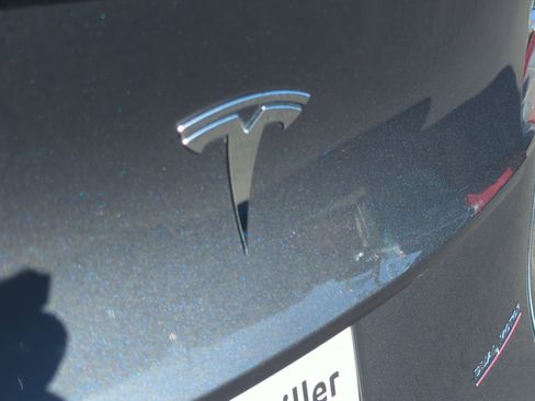 Used 2022 Tesla Model Y Performance image 21