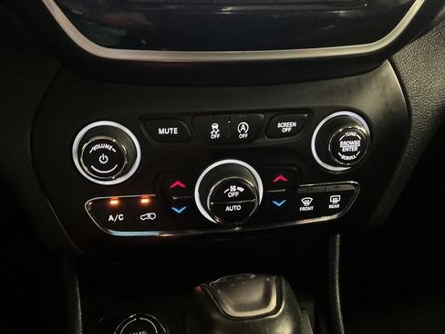 Used 2021 Jeep Cherokee Limited AWD/4WD image 20