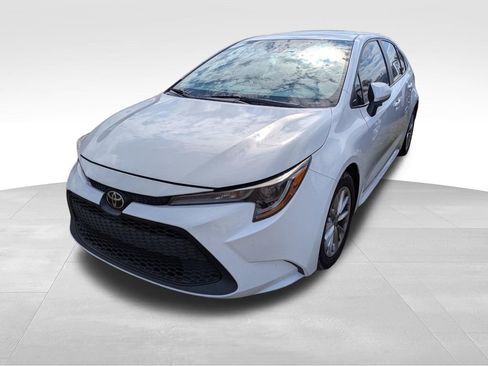 Used 2021 Toyota Corolla LE w/ LE Convenience Package image 3