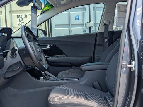 Used 2021 Kia Niro LXS image 19