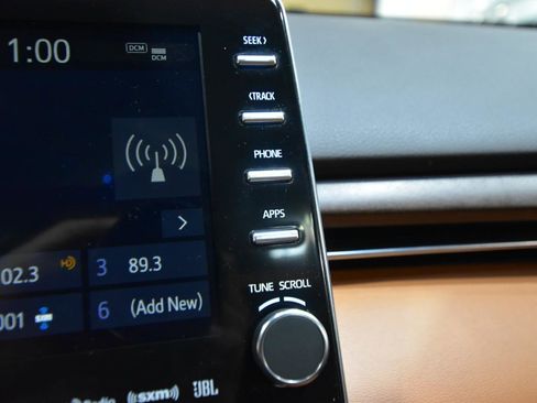 Used 2019 Toyota Avalon Limited image 24