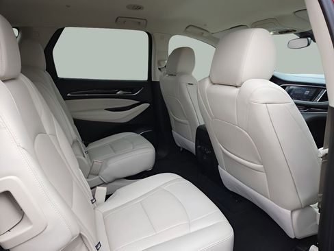 Used 2023 Buick Enclave Essence image 18