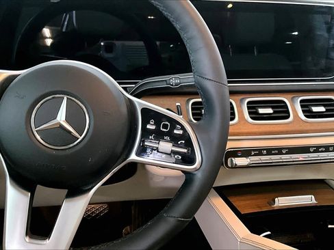 Used 2023 Mercedes-Benz GLS 450 4MATIC image 23