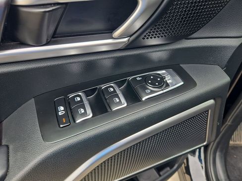 Used 2025 Kia Telluride S FWD image 13