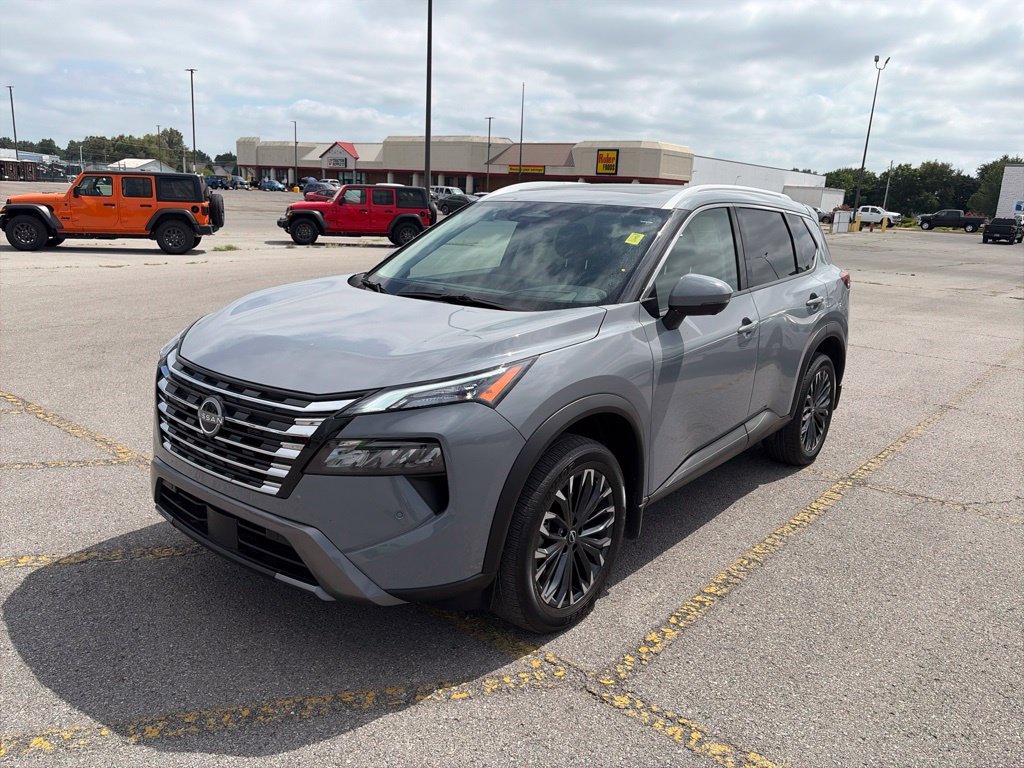 Used 2025 Nissan Rogue SL w/ Tech Package AWD/4WD image 2