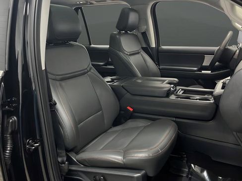 Used 2025 Ford Expedition Active AWD/4WD image 25