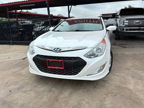 Used 2015 Hyundai Sonata Hybrid FWD image 2