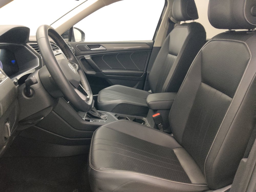 Used 2023 Volkswagen Tiguan SE w/ Panoramic Sunroof Package FWD image 17