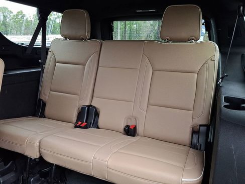 Used 2022 Chevrolet Suburban Premier image 12