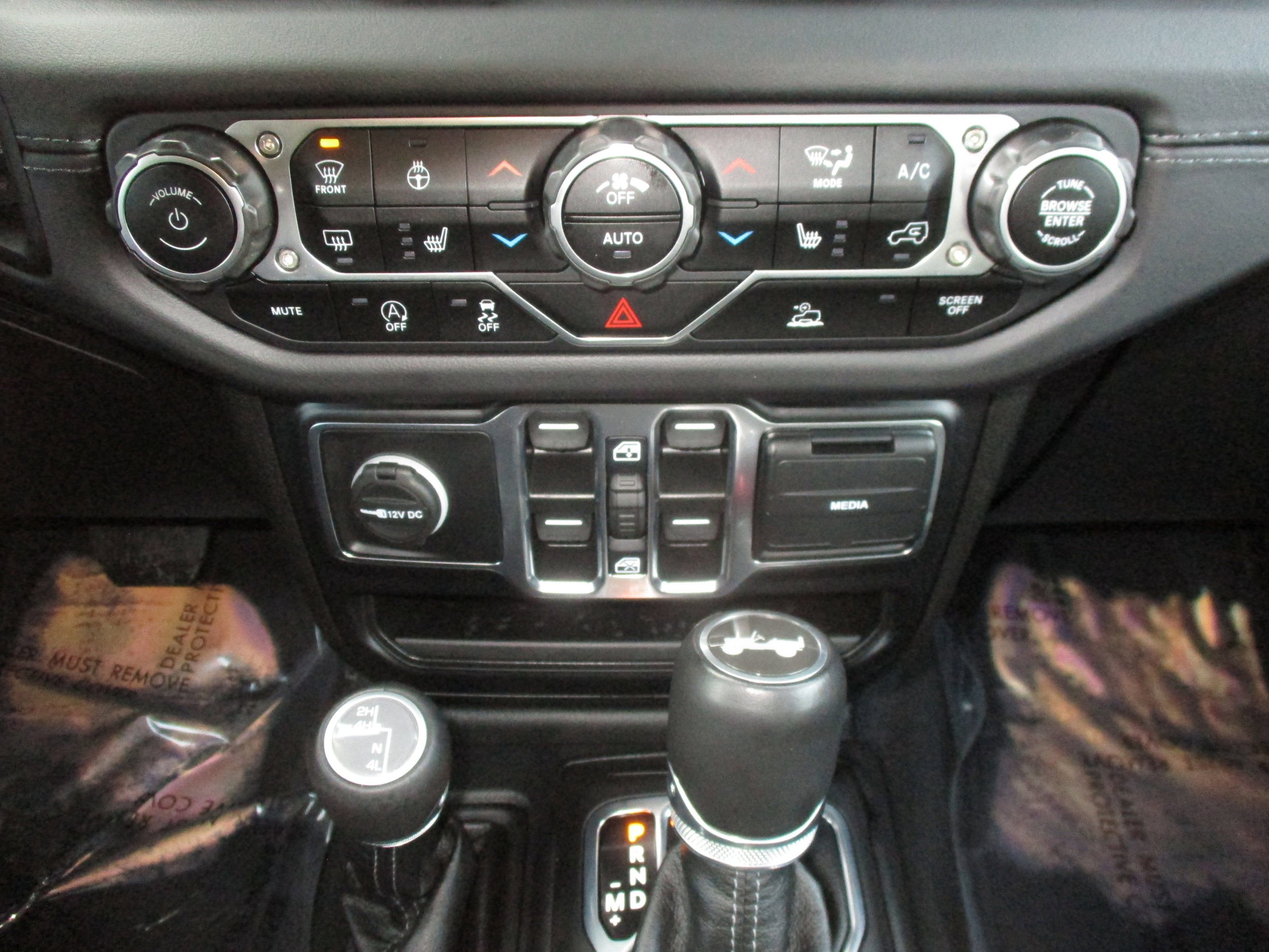 Used 2024 Jeep Wrangler Unlimited Sahara AWD/4WD image 28