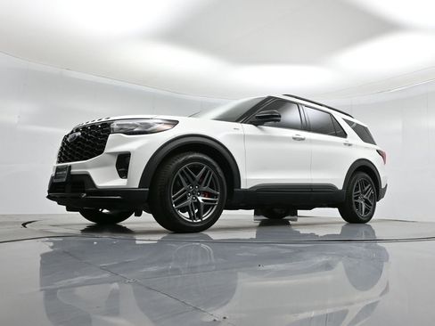 Certified 2025 Ford Explorer ST-Line w/ Premium Package image 48