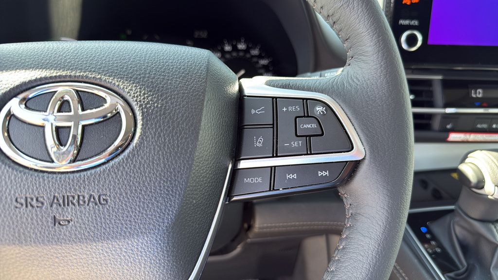Used 2026 Toyota Sienna XLE FWD image 30
