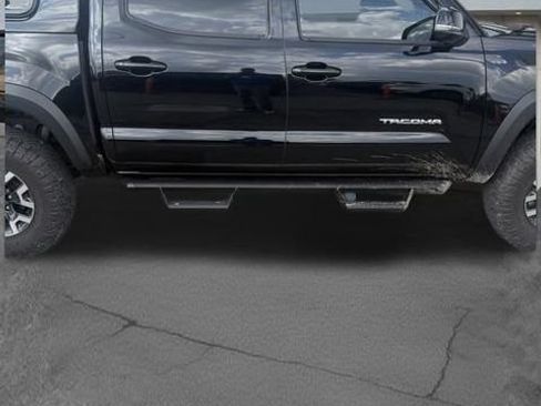 Used 2022 Toyota Tacoma TRD Off-Road AWD/4WD image 4