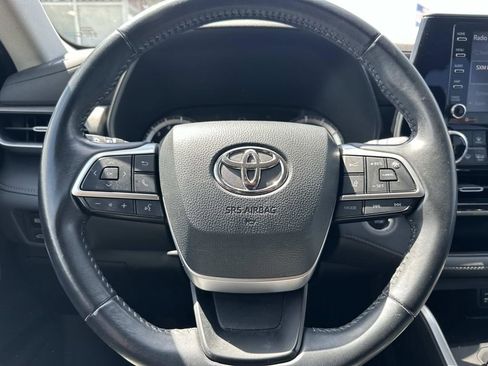 Used 2022 Toyota Highlander LE AWD/4WD image 20